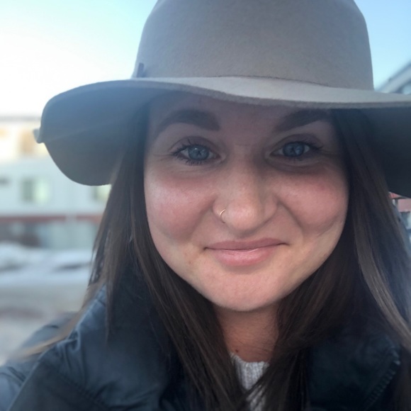 Meet your Posher, Hana - Picture 1 of 1